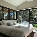 Superb Contemporary Near Montpellier 卡斯泰尔诺勒莱