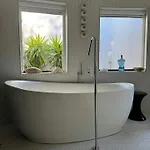 Superb Contemporary Near Montpellier 度假居