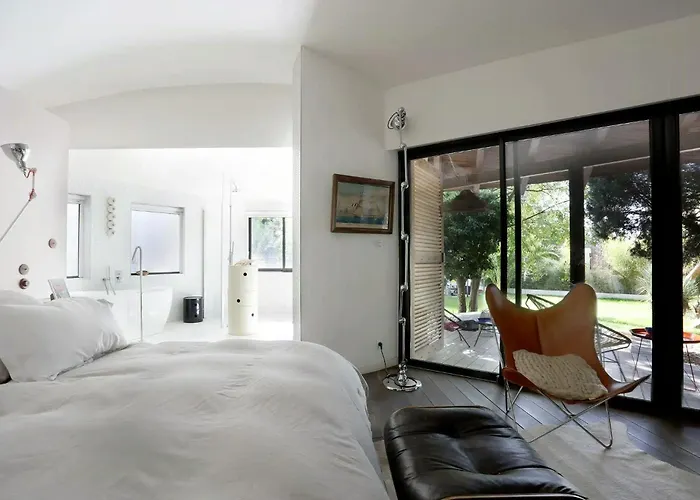 Superb Contemporary Near Montpellier *