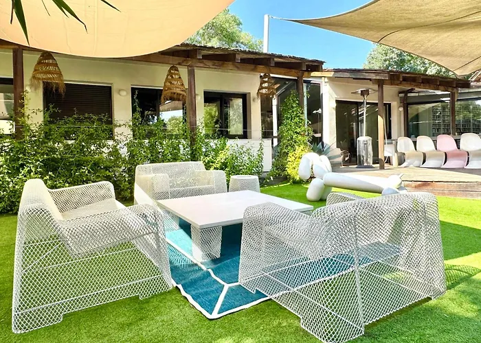 Superb Contemporary Near Montpellier